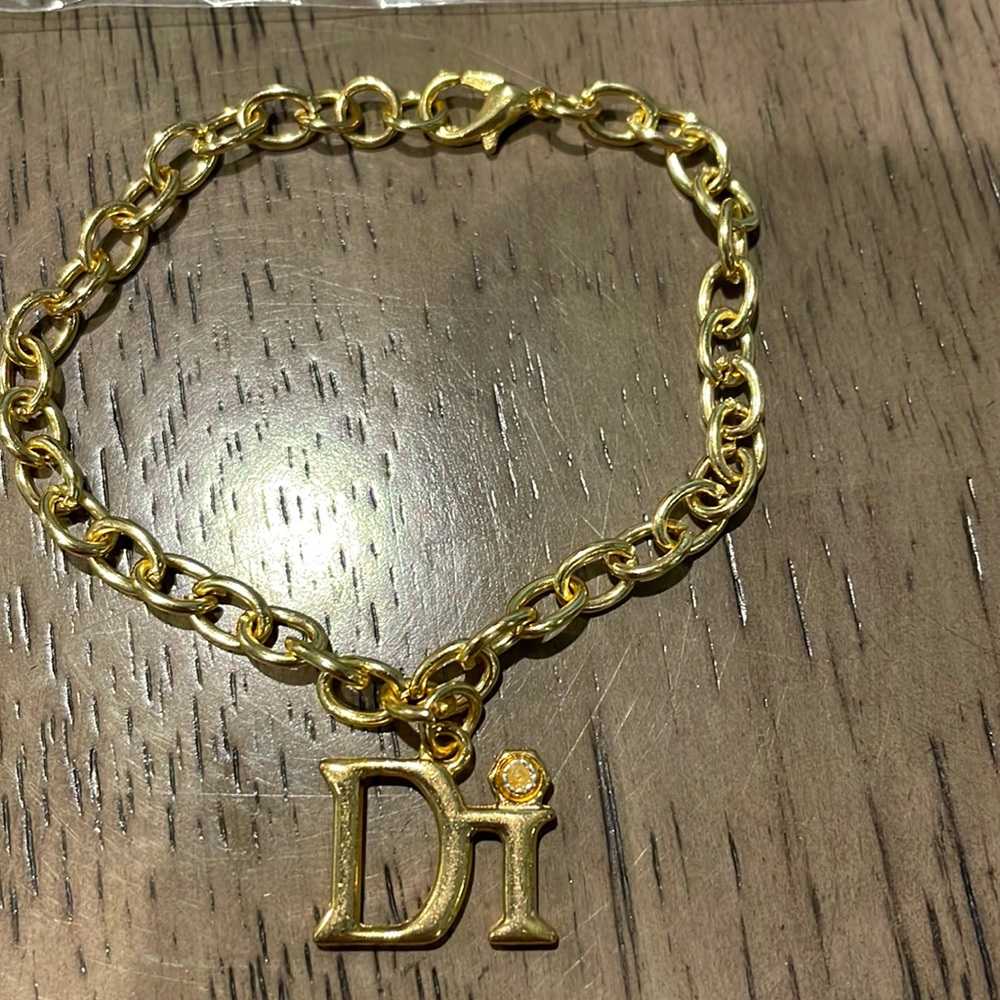 Diamonds International Charm Bracelet 7”